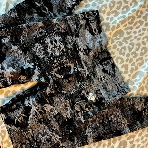 Women’s best leggings black camo. New condition. Worn once